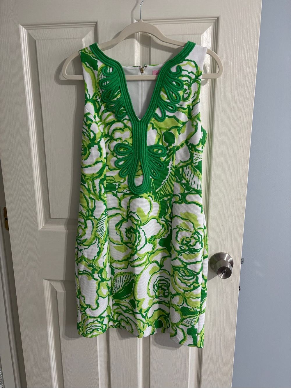 Lilly Pulitzer White and Green Floral V‑Neck Shift Dress